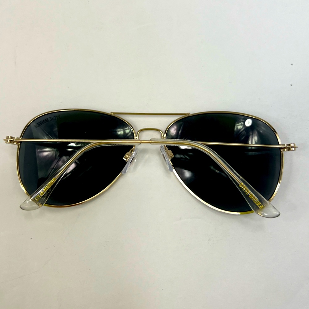 STEVE MADDEN GREY AVIATION WITH GREY TINTED LENSES, HOLD METAL FRAME - Picture 12 of 12